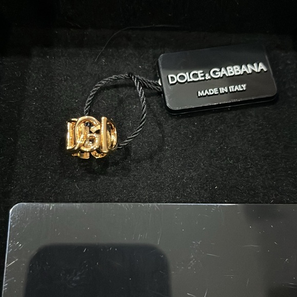 DOLCE & GABANNA MADE IN ITALY EARCUFF LOGO DG BRAND NEW BRASS W/SHINY FINISH - Picture 4 of 5